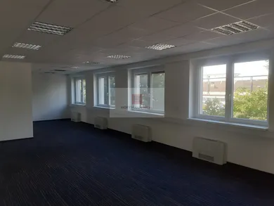 Lokale komercyjne na wynajem, Bratislava-Ružinov · €2520