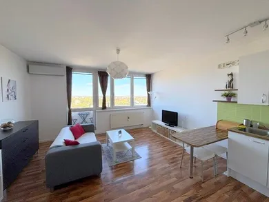 Na predaj 1-izbový byt, 38 m², Bratislava-Nové Mesto, Tomášikova