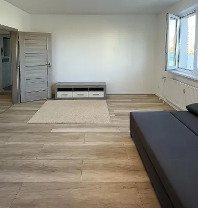 Na prenájom 2-izbový byt, 51 m², Bratislava-Ružinov, Hraničná