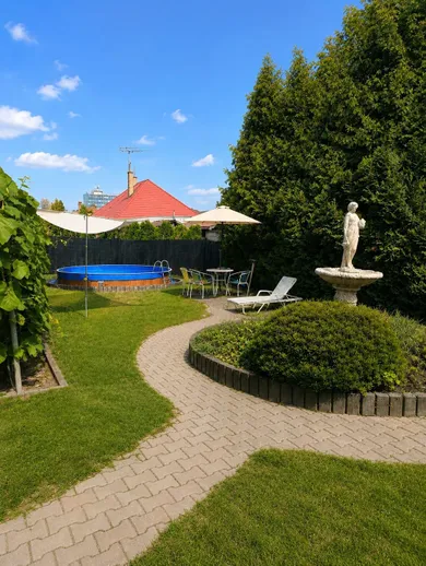 Domy na sprzedaż, 6-pokojowe, Šaľa · €229 900