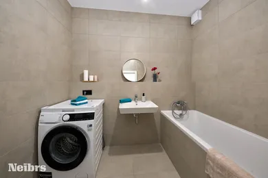 Na predaj 3-izbový byt, 90 m², Bratislava-Záhorská Bystrica