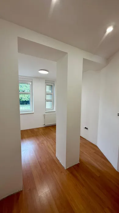 Na prenájom 3-izbový byt, 100 m², Bratislava-Nové Mesto, Pluhová