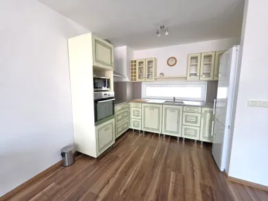Na prenájom 3-izbový byt, 76 m², Bratislava-Ružinov, Miletičova