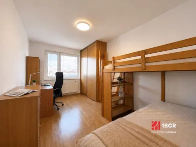 Na prenájom 3-izbový byt, 68 m², Bratislava-Petržalka, Šintavská