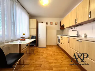 Na predaj 2-izbový byt, 66 m², Senica, J. Kráľa