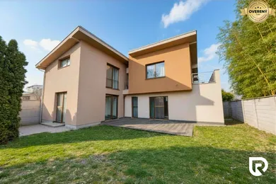 Domy na sprzedaż, 5-pokojowe, Bratislava-Podunajské Biskupice · €509 900