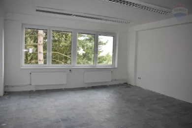 Na prenájom komerčné, 325 m², Nitra, Dvorčanská