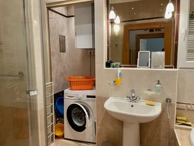 Na prenájom 4-izbový byt, 100 m², Bratislava-Staré Mesto, Námestie SNP