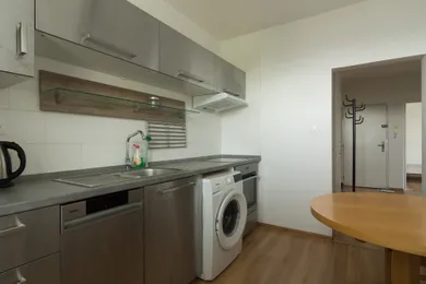Na prenájom 3-izbový byt, 68 m², Bratislava-Staré Mesto, Žižkova