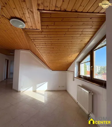 Na prenájom 3-izbový byt, 93 m², Komárno