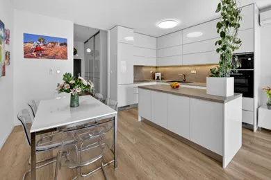 Na predaj 4-izbový byt, 102 m², Bratislava-Nové Mesto