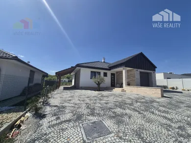 Domy na prenájom 4-izbový, Trenčianske Jastrabie · €2 000