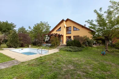Na predaj dom, 312 m², Lakšárska Nová Ves