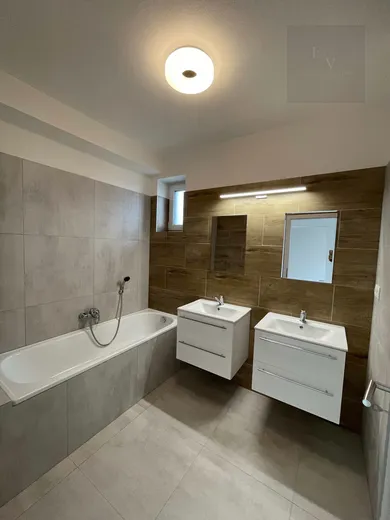 Na prenájom 3-izbový dom, 89 m², Malinovo, Tri vody II