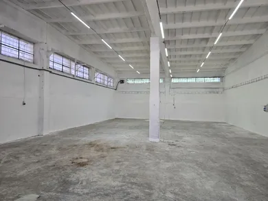 Na prenájom komerčné, 361 m², Levice