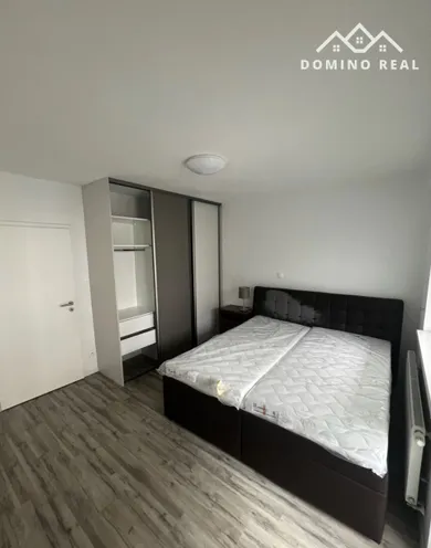 Na prenájom 3-izbový byt, 78 m², Bratislava-Nové Mesto, Nobelova