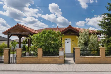 Дома на продажу, 4-комнатные, Reca · €266 000