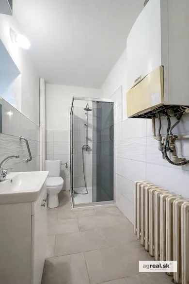 Na predaj 3-izbový dom, 85 m², Nitra, Kvetná