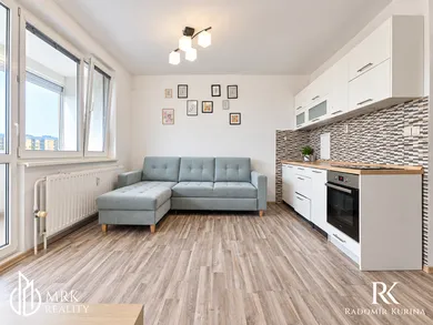 Na predaj 1-izbový byt, 38 m², Bratislava-Petržalka, Znievska