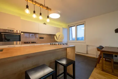 Na prenájom 3-izbový byt, 77 m², Nitra, Župné Námestie