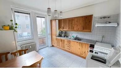Na prenájom 3-izbový byt, 78 m², Bratislava-Staré Mesto, Björnsonova