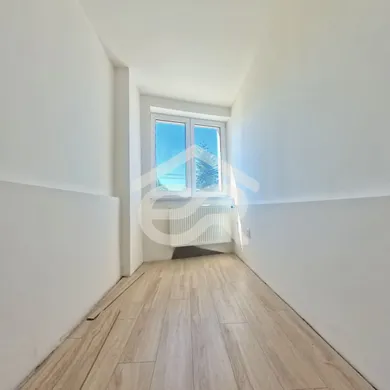 Na predaj objekt, Tajná