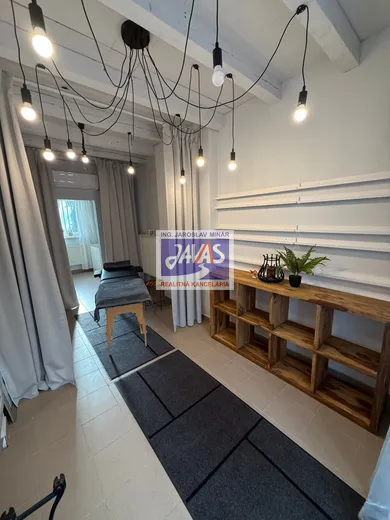 Lokale komercyjne na wynajem, Nitra · €560