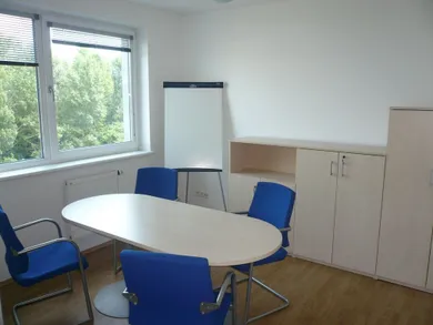 Objekty na prenájom, Bratislava-Nové Mesto · €715