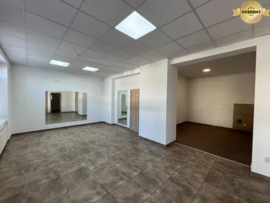 Kiadó kereskedelmi ingatlanok, Poprad · €800