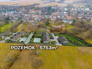 Na predaj pozemok, Tužina