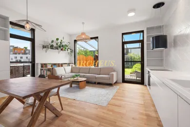 Квартиры на продажу, 3-комнатные, Bratislava-Karlova Ves · €399 000