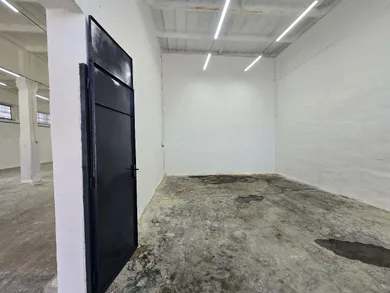 Na prenájom komerčné, 361 m², Levice