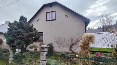 Domy na sprzedaż, 9-pokojowe, Čadca · €255 000