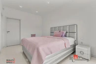 Na predaj 1-izbový dom, 330 m², Bratislava-Vrakuňa, Hradská
