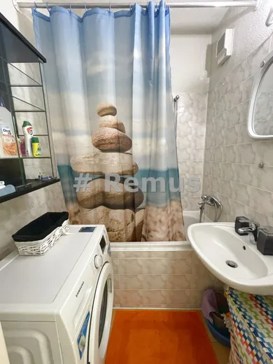 Na prenájom 1-izbový byt, 38 m², Bratislava-Vrakuňa, Slatinská