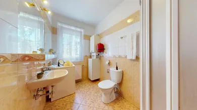 Na predaj 4-izbový dom, 167 m², Bratislava-Ružinov, Bulharská