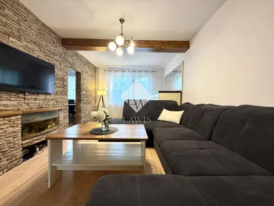 Mieszkania na wynajem, 4-pokojowe, Žilina · €990