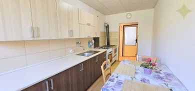 Na predaj 3-izbový byt, 74 m², Uhrovec