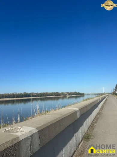 Na predaj pozemok, 98 m², Komárno, Platanová alej