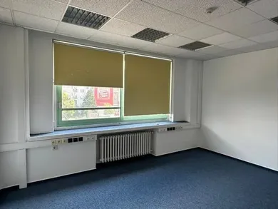 Na prenájom komerčné, 18 m², Bratislava-Staré Mesto, Námestie SNP