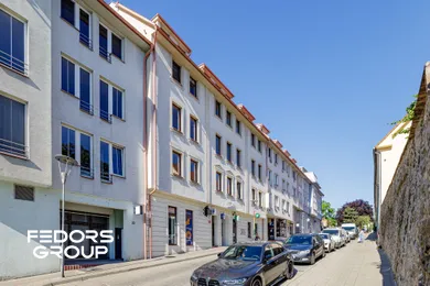 Na predaj 3-izbový byt, 77 m², Bratislava-Staré Mesto, Zámocká