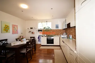 Na predaj 4-izbový dom, 170 m², Tomášikovo