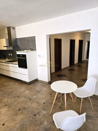 Na predaj 2-izbový byt, 101 m², Bratislava-Karlova Ves, Kresánkova