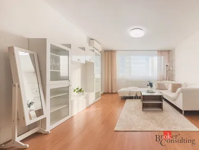 Na prenájom 2-izbový byt, 53 m², Bratislava-Petržalka, Budatínska