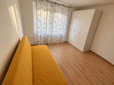 Na prenájom 3-izbový byt, 75 m², Bratislava-Ružinov