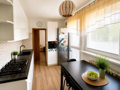 Byty na prenájom 3-izbový, Bratislava-Petržalka · €1 030