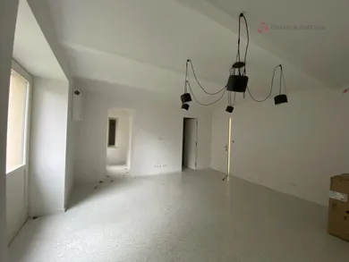 Na prenájom 1-izbový byt, 41 m², Bratislava-Staré Mesto, Vansovej