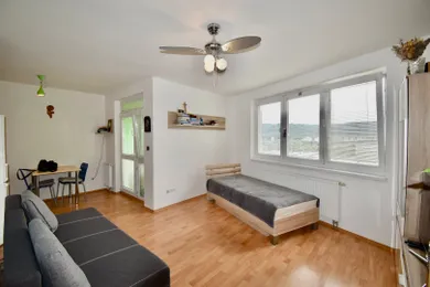 Na predaj 2-izbový byt, 54 m², Bratislava-Dúbravka, Agátová