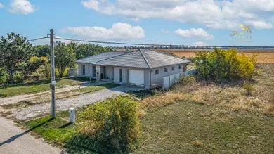 Na predaj 4-izbový dom, 187 m², Šurany, Nový Svet
