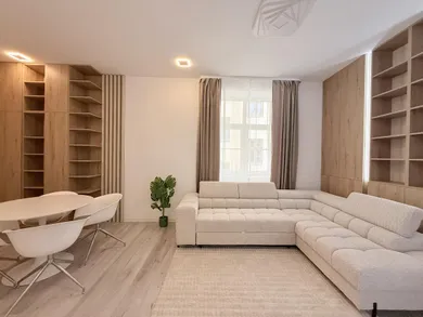 Byty na prenájom 3-izbový, Bratislava-Staré Mesto · €1 950